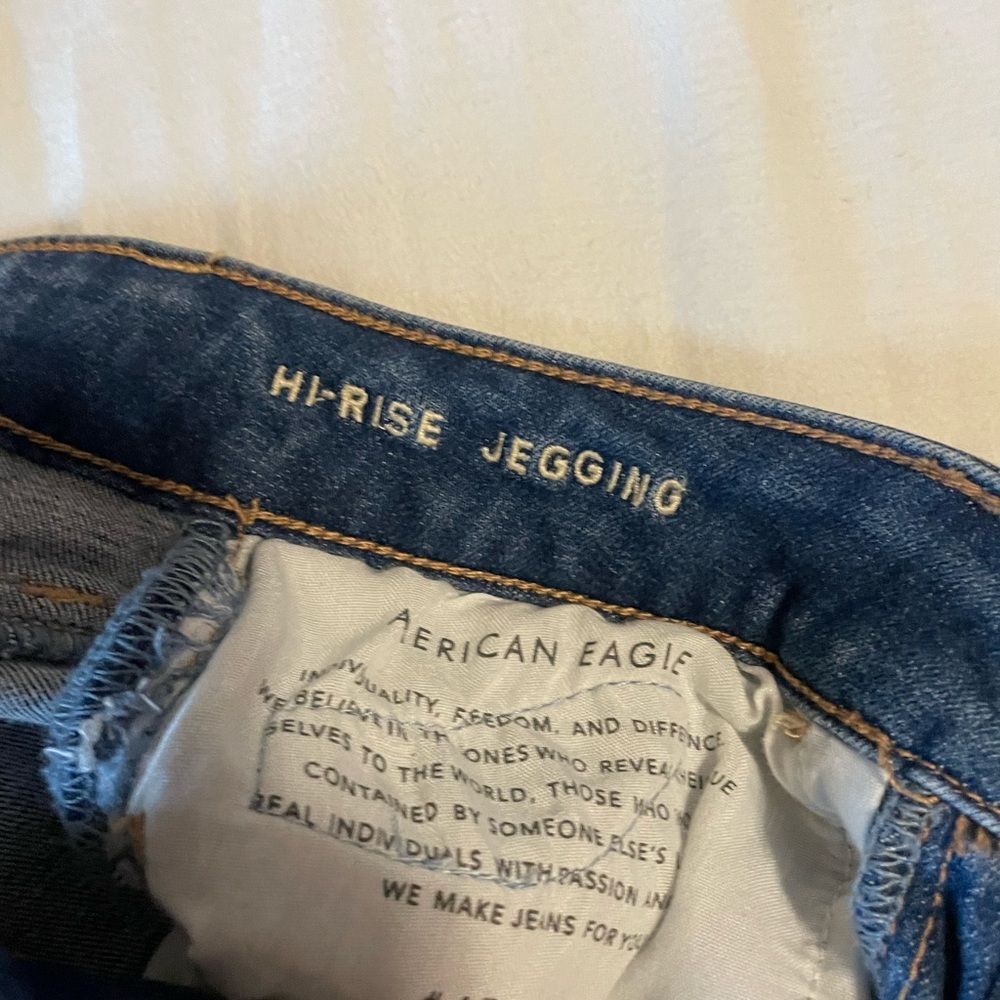 Sold to Elizabeth//
American Eagle Ripped Tapered Jeans - Picture 9 of 9